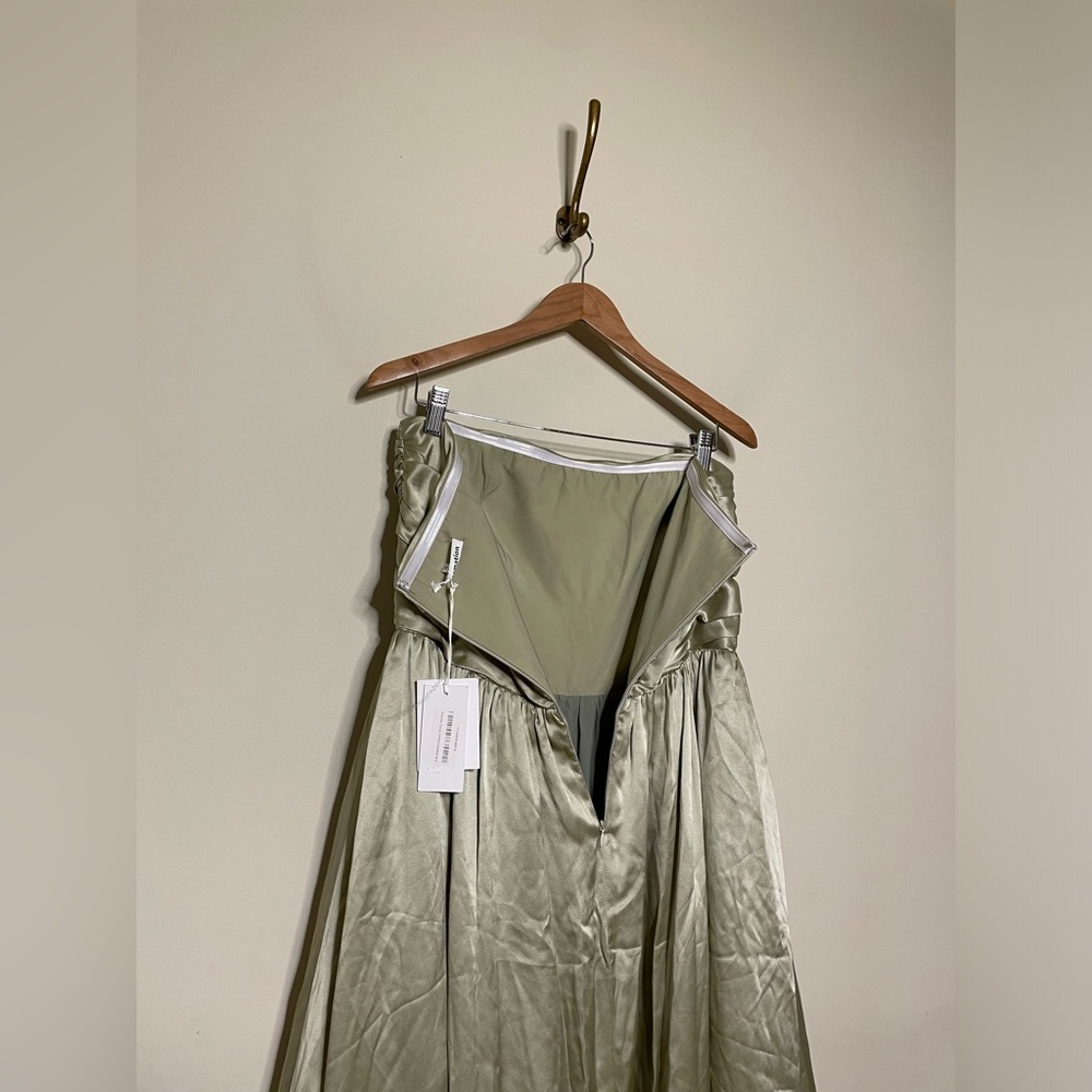 Reformation Elspeth Dress in Dried Herbs - Picture 9 of 10